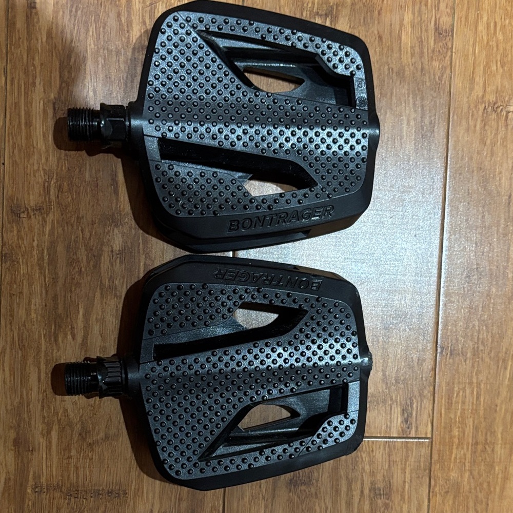 Bontrager Black Platform Bike Pedals